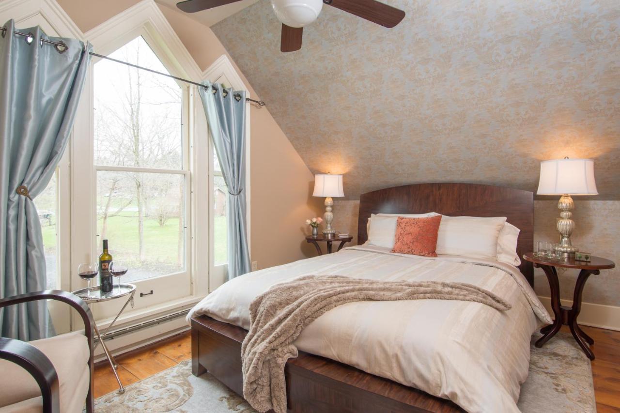 Gothic Eves Inn And Spa Bed And Breakfast Trumansburg Eksteriør billede