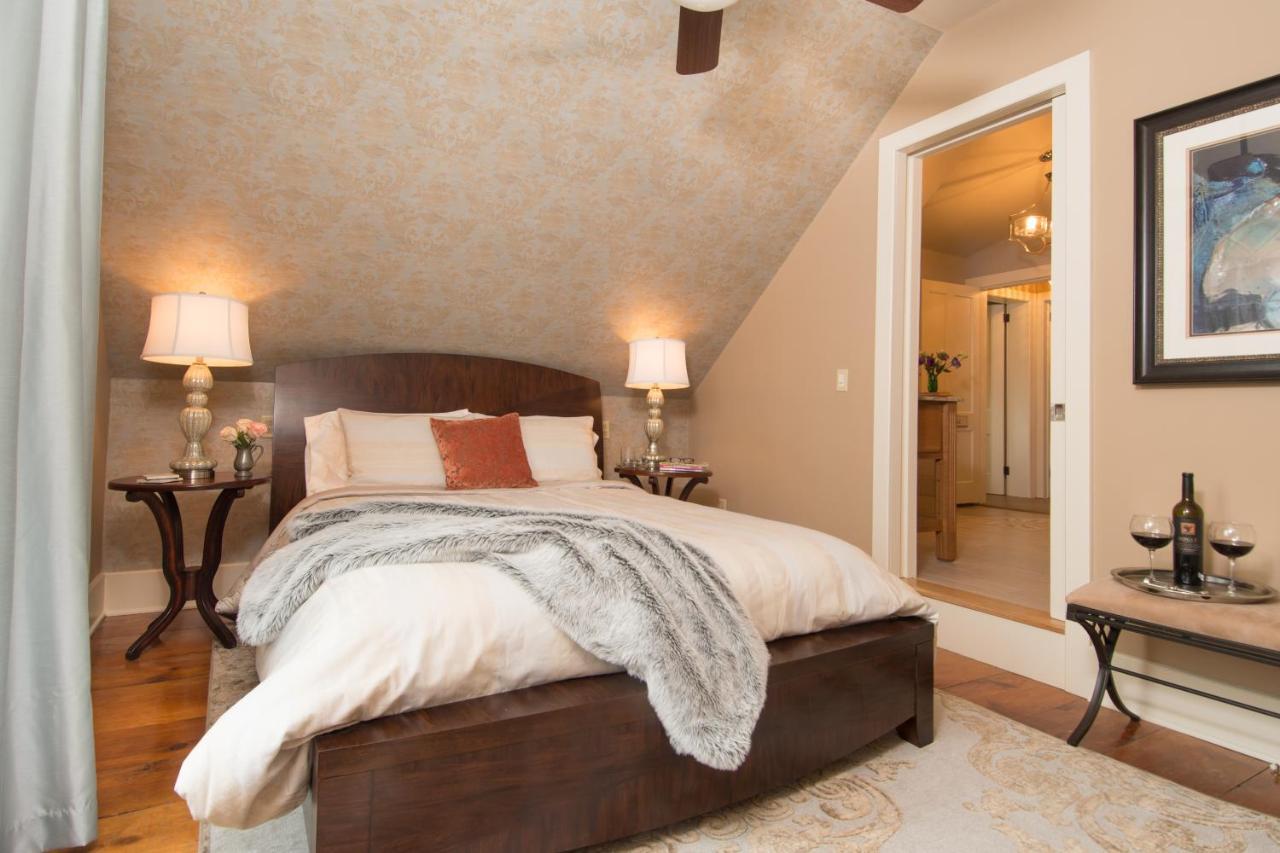 Gothic Eves Inn And Spa Bed And Breakfast Trumansburg Eksteriør billede