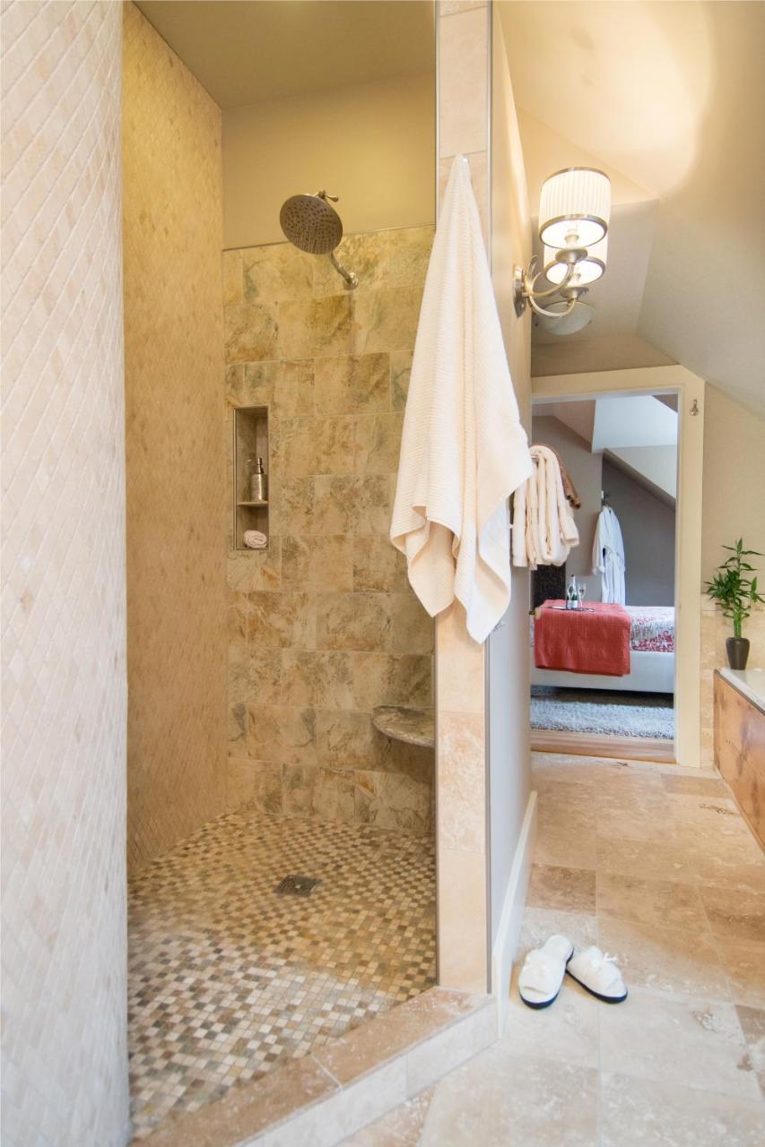 Gothic Eves Inn And Spa Bed And Breakfast Trumansburg Eksteriør billede