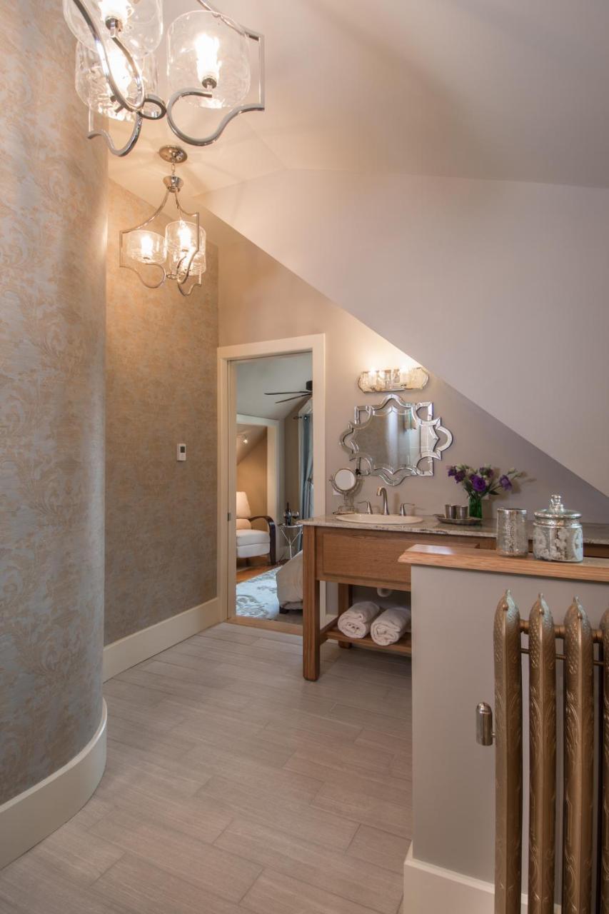 Gothic Eves Inn And Spa Bed And Breakfast Trumansburg Eksteriør billede