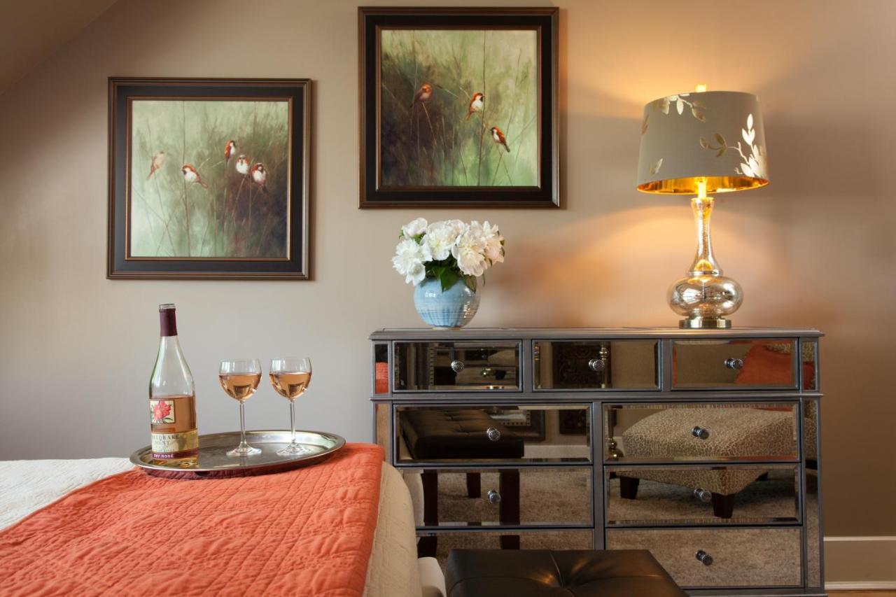 Gothic Eves Inn And Spa Bed And Breakfast Trumansburg Eksteriør billede