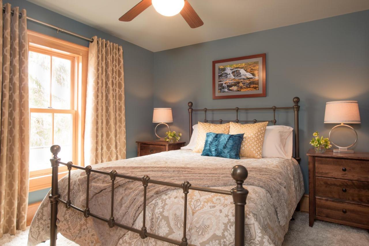 Gothic Eves Inn And Spa Bed And Breakfast Trumansburg Eksteriør billede
