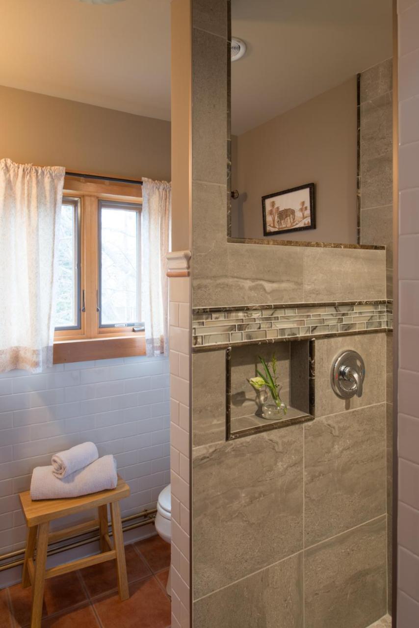 Gothic Eves Inn And Spa Bed And Breakfast Trumansburg Eksteriør billede